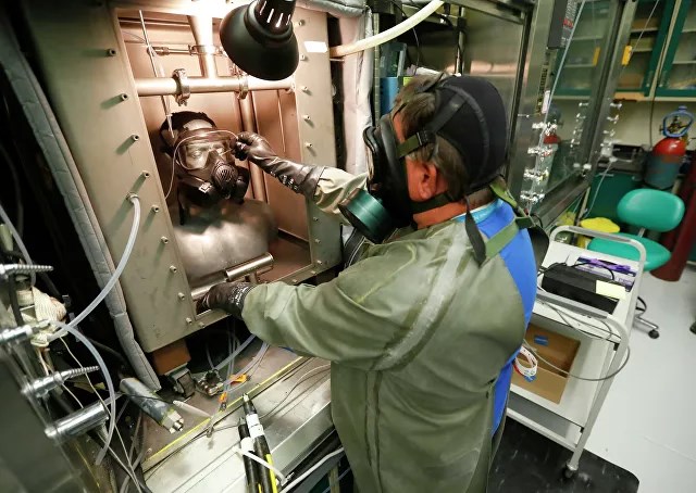 Worker in a biolab