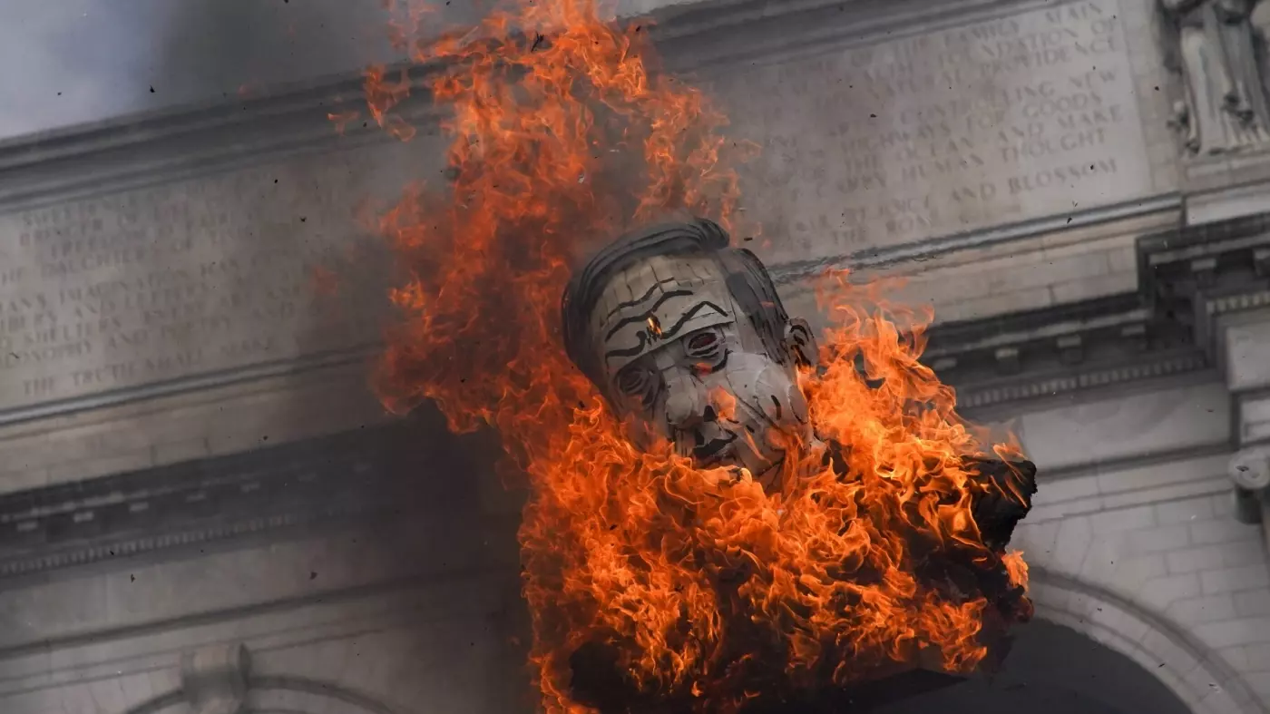 Burning Effigy of Natanyahu in Washington D.C.