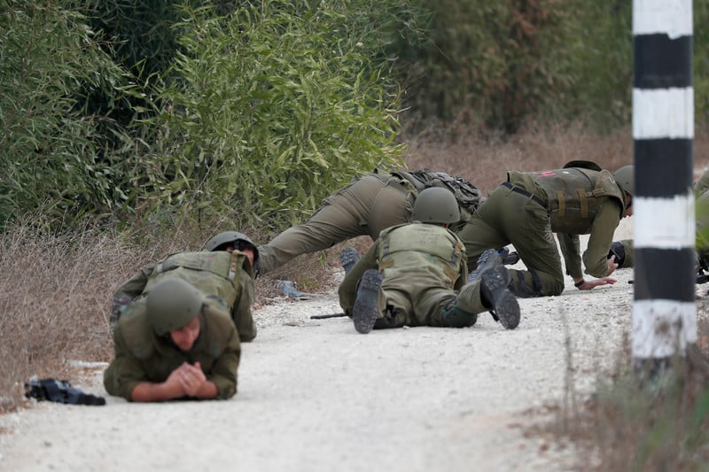 Israeli soldiers take cover